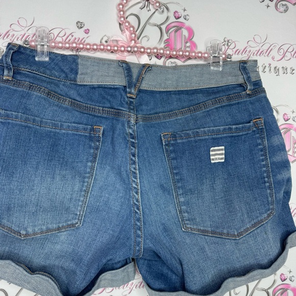 Roxy denim shorts logo on back pockets cute beachy waist band patchwork beach - Picture 8 of 10